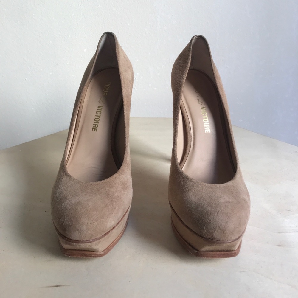 Pour La Victoire Portia tan kid Suade Platform
